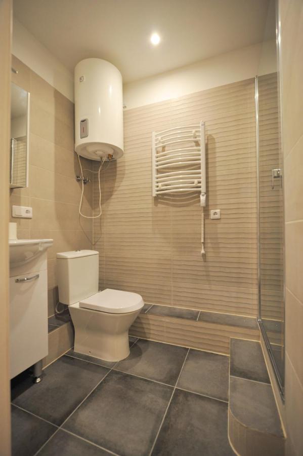 Central Comfort At Hanzas Residence, Stay Near Cafes, Bars, Museums & Esplanade Rīga Exterior foto