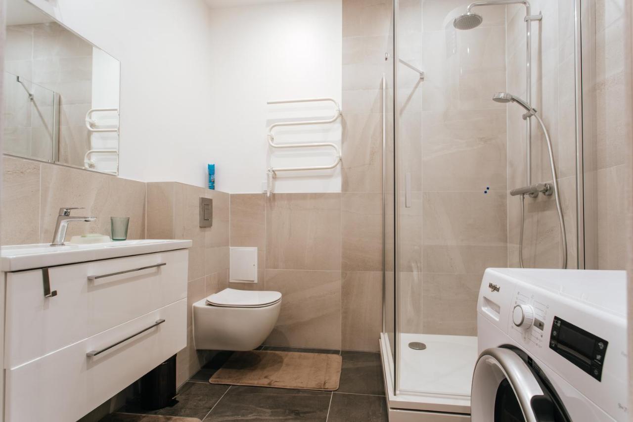 Central Comfort At Hanzas Residence, Stay Near Cafes, Bars, Museums & Esplanade Rīga Exterior foto